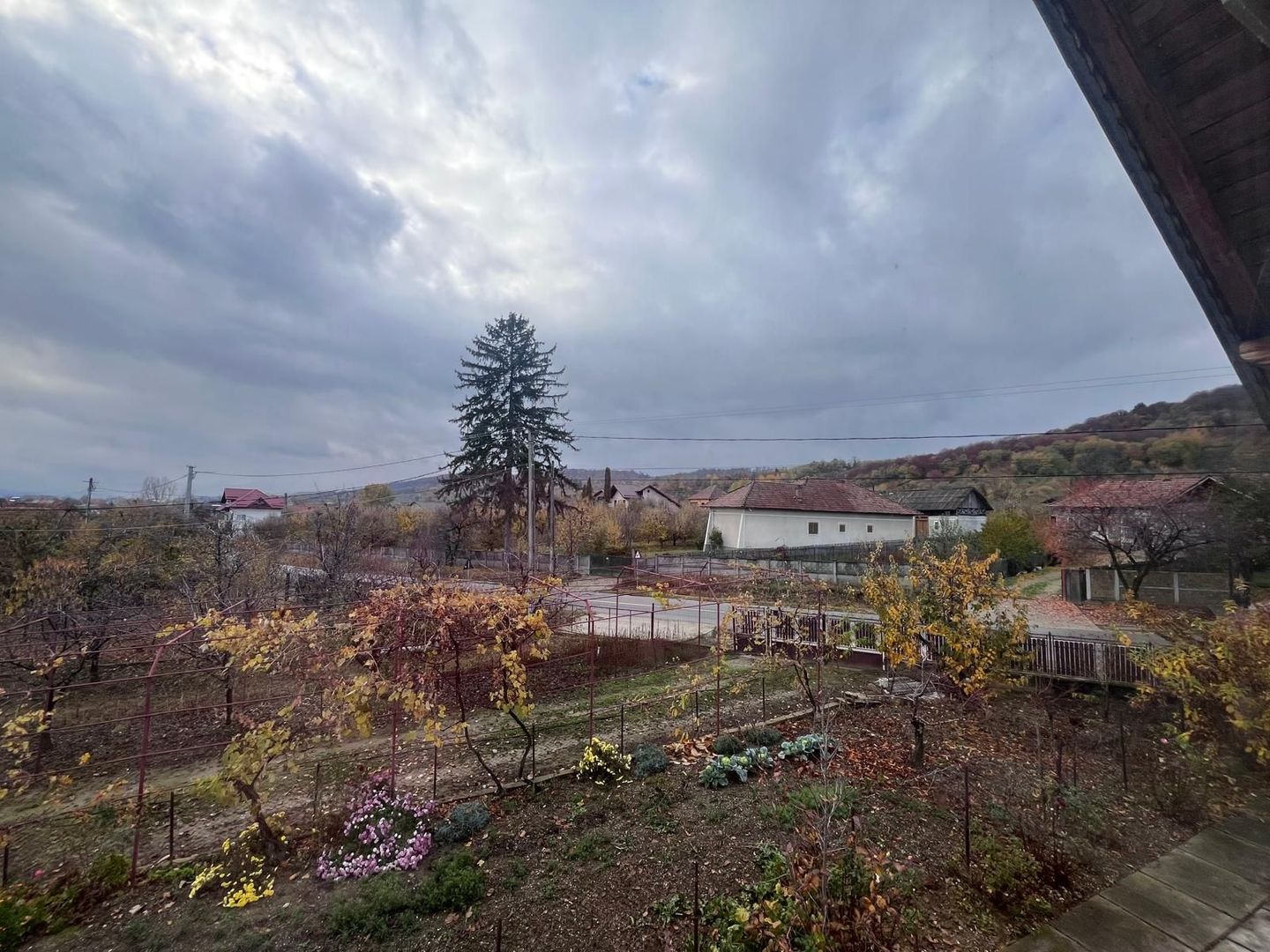 Vanzare casă spațioasă cu teren generos în Cândești Vale–jud Dambovita - Poză 19