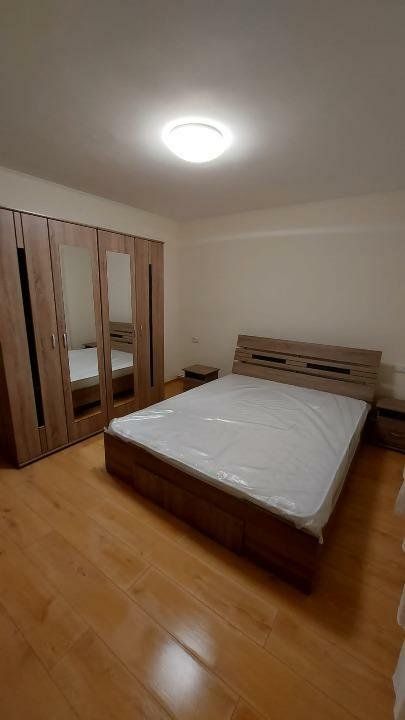 Vând apartament 3 camere la intrarea in Micro 17 Satu Mare - Poză 3