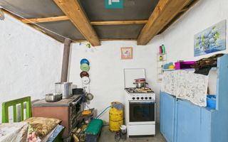 Casă cu 2 corpuri și 4 camere în Tauț - Poză 3