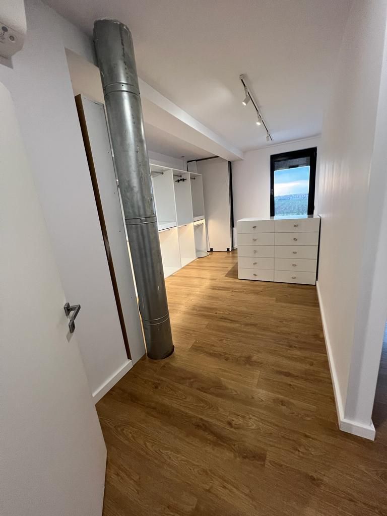 Locuinta moderna spatioasa cu garaj - Poză 16