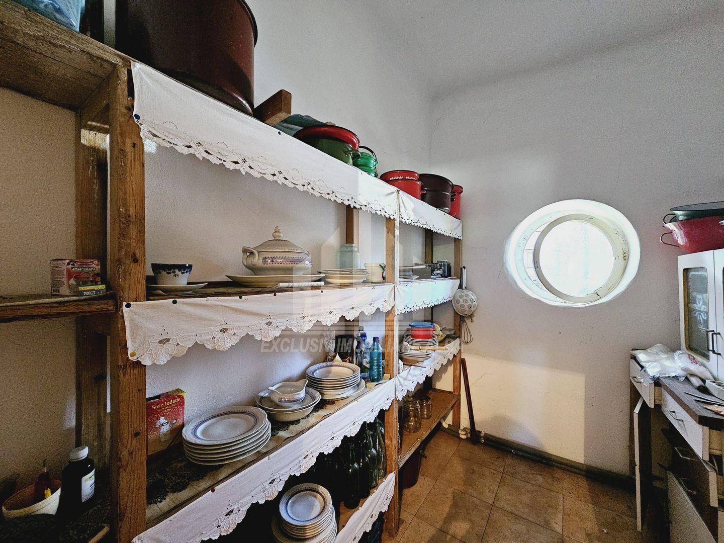 Casa individuala de vanzare, Lipoveni - Centru - Poză 6