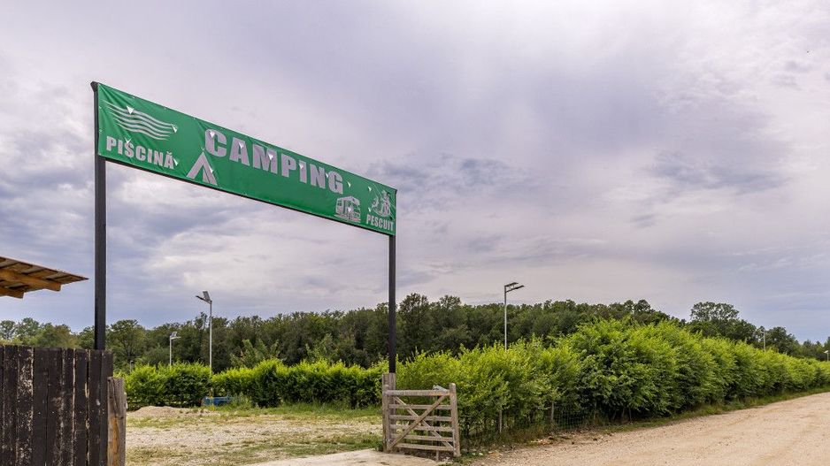 AFACERE FUNCTIONALA - MOTEL, PARCARE TIRURI, CAMPING cu piscina si lacuri - Poză 8