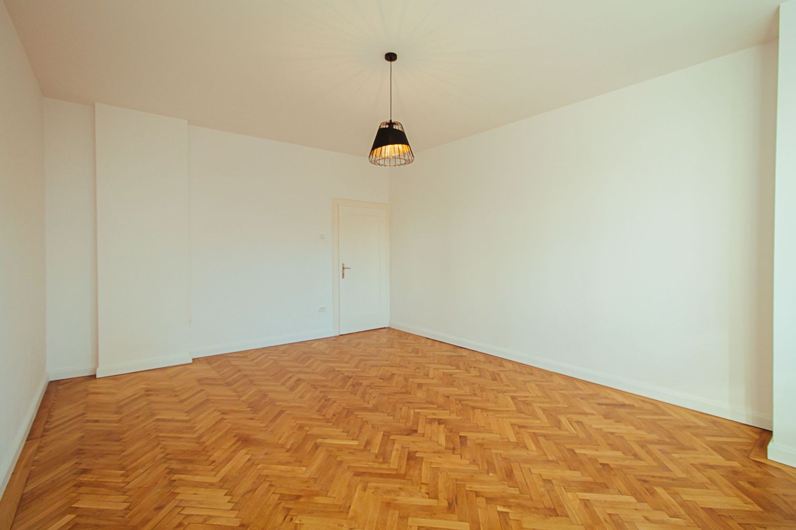 Exclusivitate - Zona Tribunalului , Sf. Constantin, spațiu stradal - Poză 6