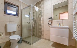 Pensiune Râșnov, 13 camere plus locuință proprietar, zonă Cetate - Poză 35