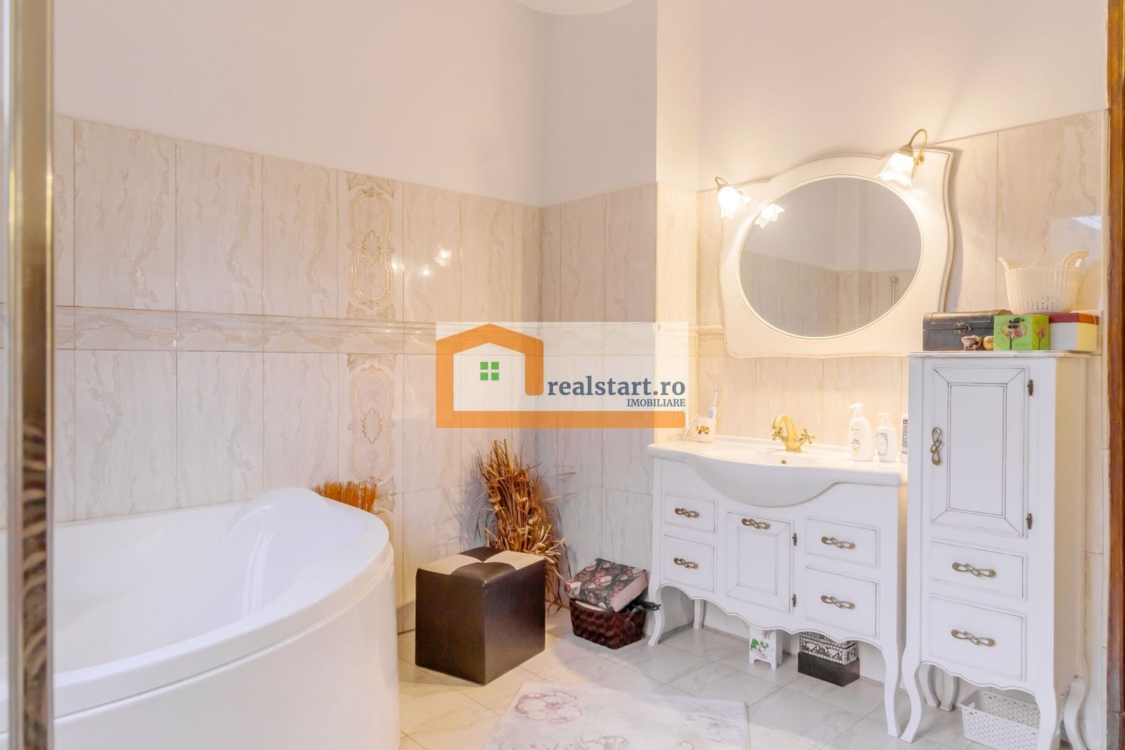 Ideal Investment, 1400 sqm land, mixt buildings, near parks and subway - Poză 4