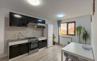 Casă modernă cu 5 camere, garaj și curte mare, mobilată in Corbu - Poză 13