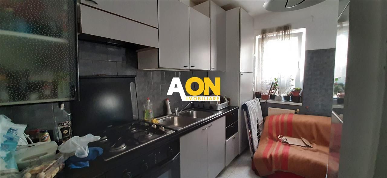 Apartament 3 camere Cetate - Poză 1