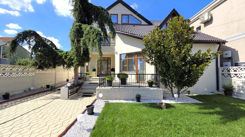 Ovidiu Sud - Zona premium - Vila impozanta, curte mare, garaj, terasa! - Poză 1
