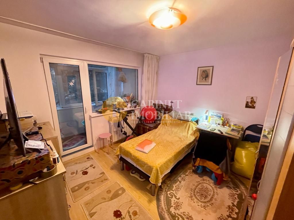 Complet Renovat - 3 Camere - Etaj 1 - Bloc Fara Risc - Zona Podu Ros - Poză 3