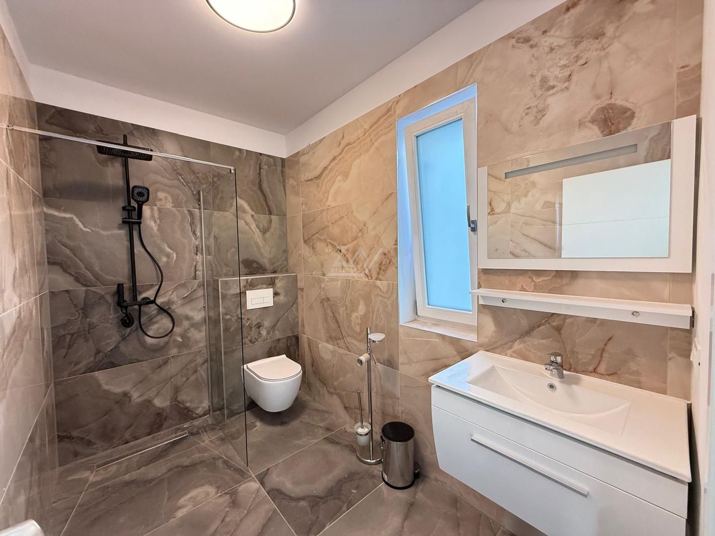 Bloc finalizat. Bucatarie inchisa. Loc de parcare. Spatiu depozitare. - Poză 5