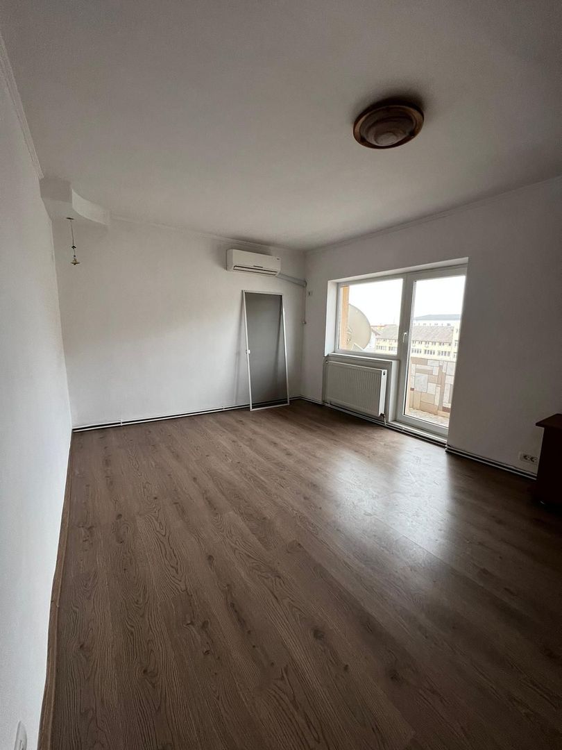 Apartament 3 camere , zona Soarelui. - Poză 3