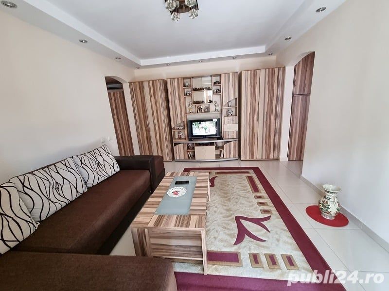 Apartament cu 3 camere - Poză 1