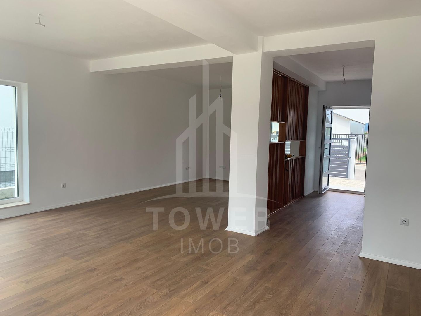 Casă de vânzare cu 4 camere | Loc. Cristian - Poză 9