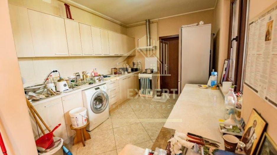 VILA 9 CAMERE, TEREN 1482 MP,  ZONA CENTRALA CAMPULUNG, PRET 190000 E - Poză 5