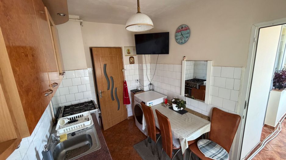 Apartament 2 camere, decomandat - zona Cetate - Poză 3