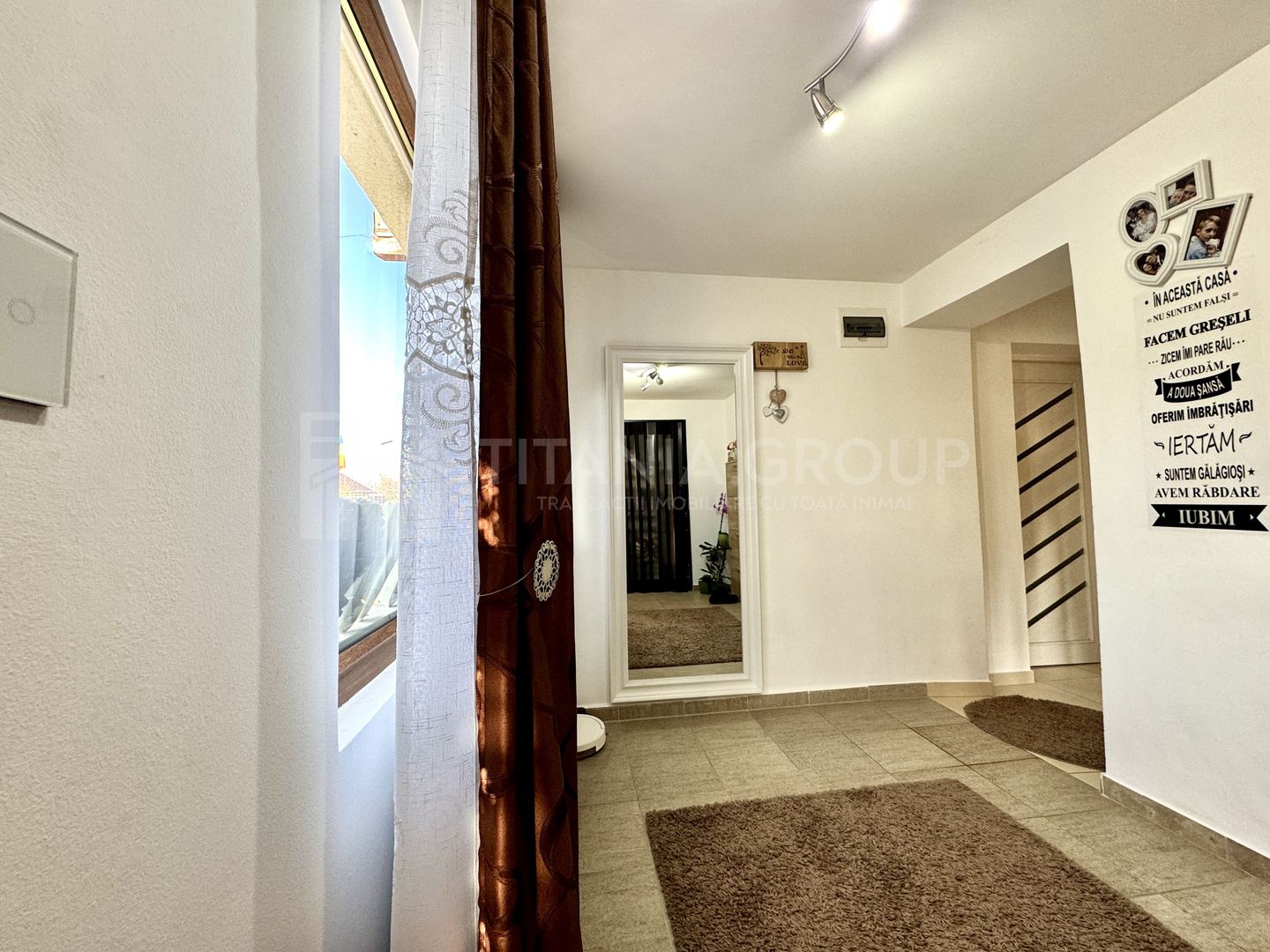 Se vinde “acasa”, 4 camere decomandate, panouri+baterii, teren 397mp,m - Poză 7