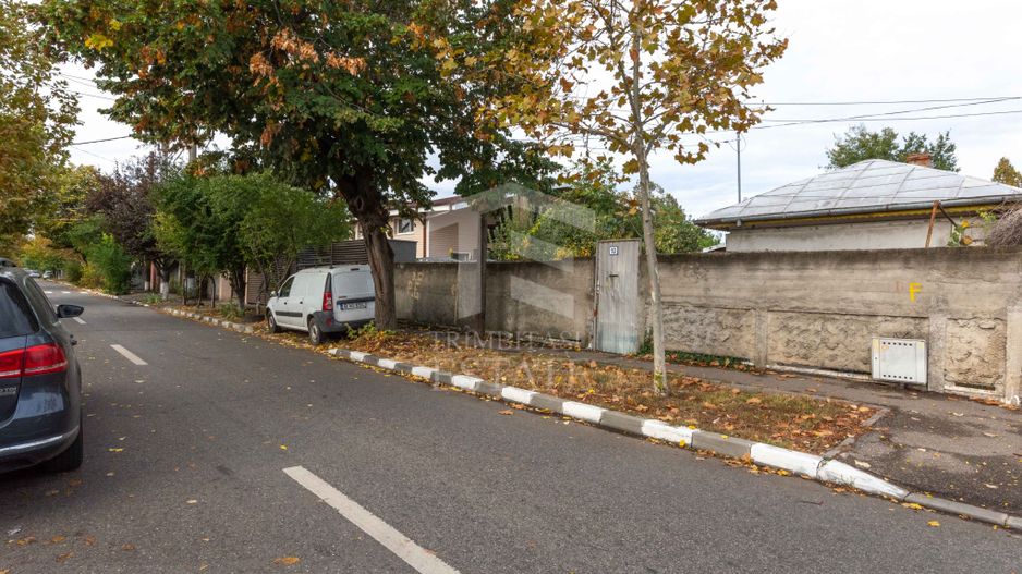 Straulesti - str. Pietrosita nr. 10, Casa demolabila cu teren 388 mp - Poză 1