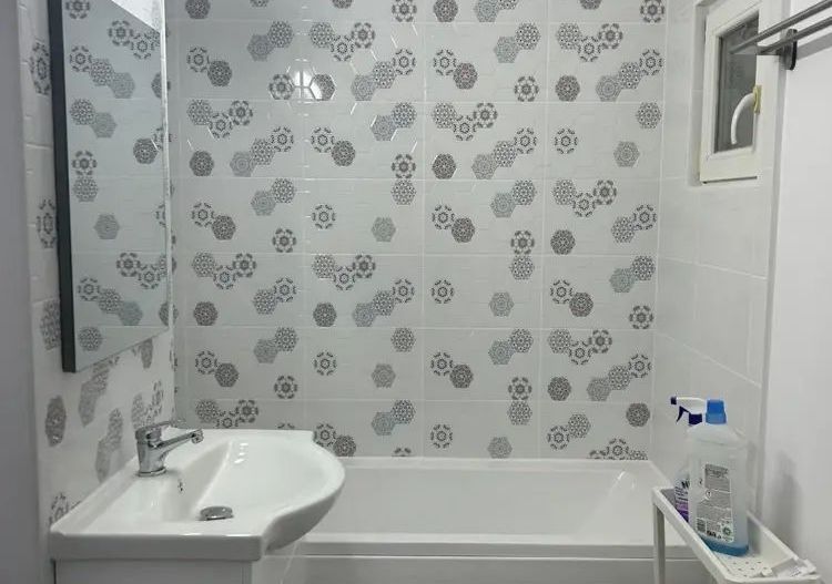 De vanzare apartament 3 camere renovat total, Rahova/Teius - Poză 2