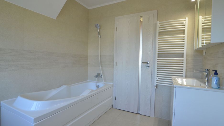 Inchiriem casa noua individuala 4 camere cu garaj - Poză 26