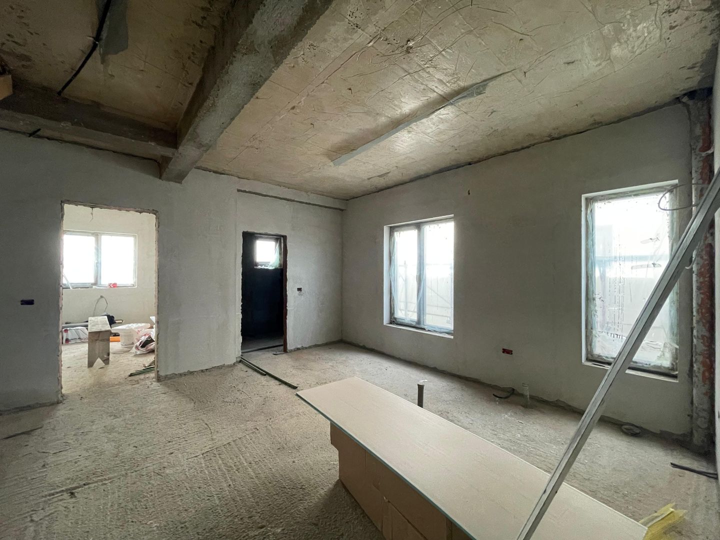 Duplex separat prin garaj si superpozitie - Poză 1