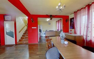 Proprietate pe 2 niveluri, curte individuala si garaj, cartier linistit, Rasnov. - Poză 1