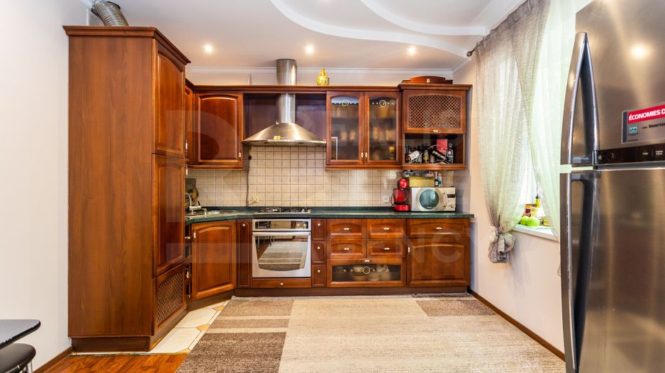 Vânzare, casă, 2 nivele, 4 camere, strada 31 August 1989, Centru - Poză 4