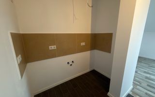 Disponibil imediat. Bloc nou - Poză 6