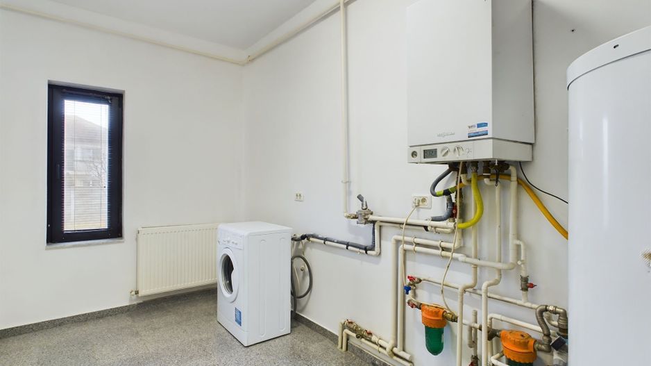 Vilă de lux cu două locuințe, în Dumbrăvița – Locație Excelentă! - Poză 38