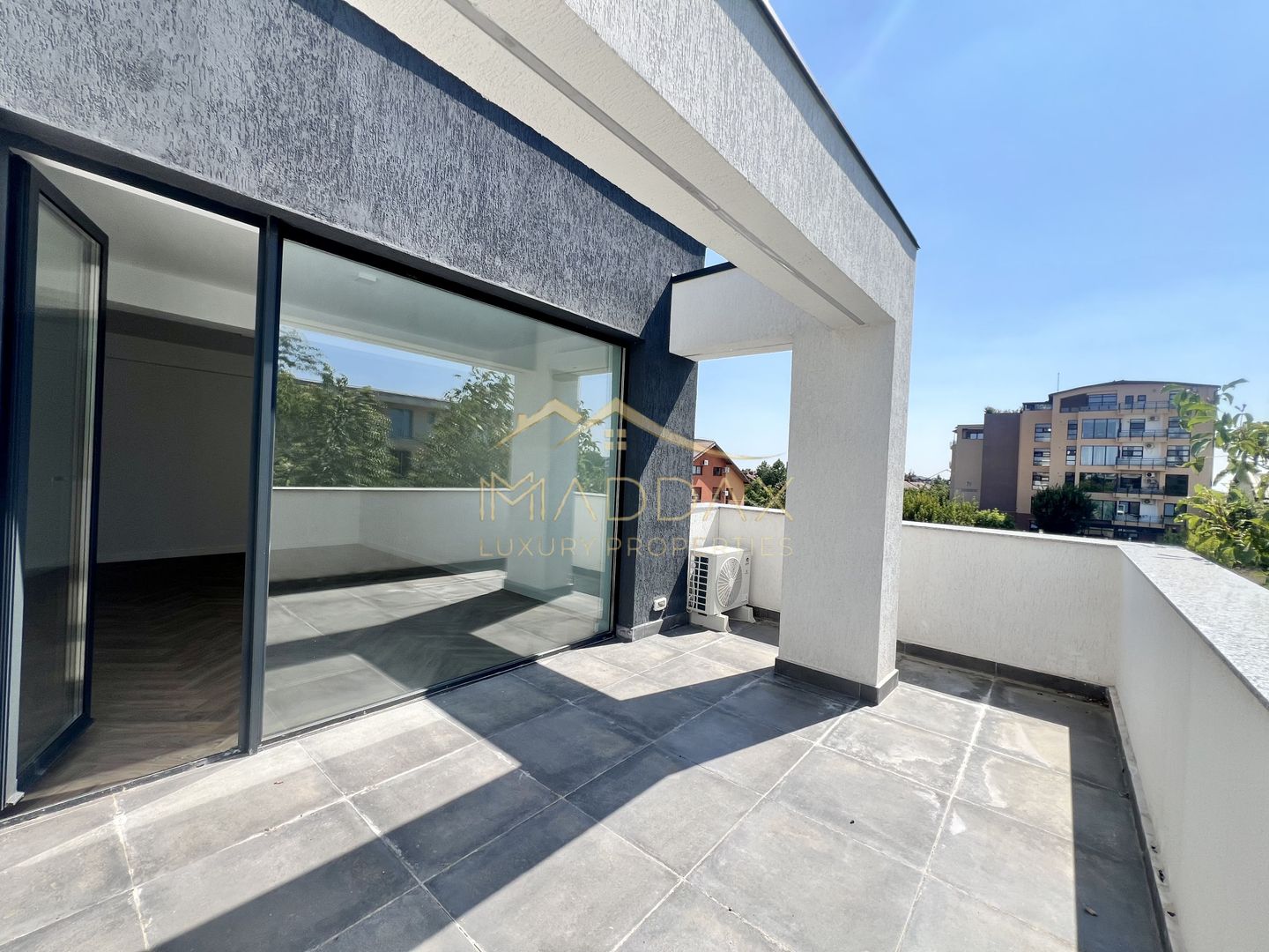 Vilă **6 camere  **451mp // Zona Iancu Nicolae - Poză 12