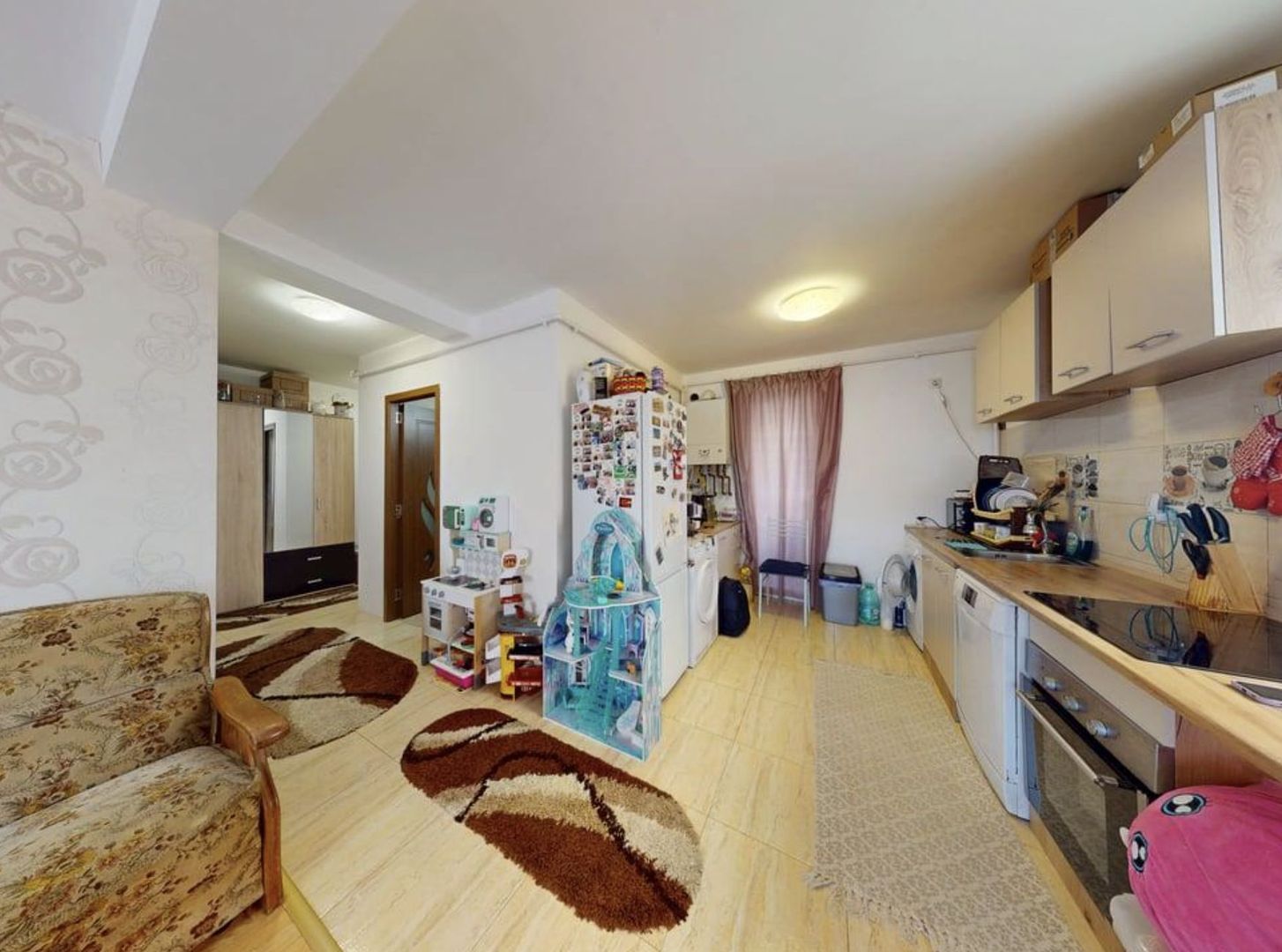 Apartament la cheie, complet renovat, mobilat si utilat complet - Poză 3