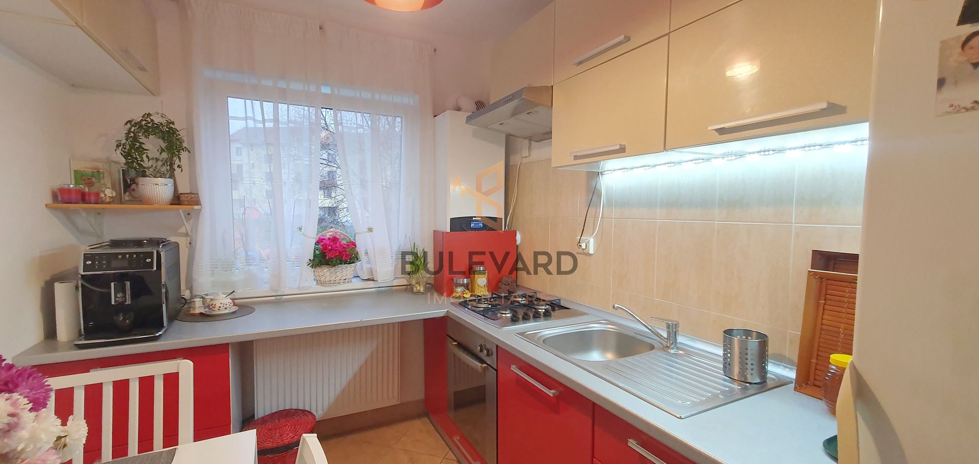 Apartament cu 2 camere+2 parcari, zona strazii Stejarului! - Poză 3
