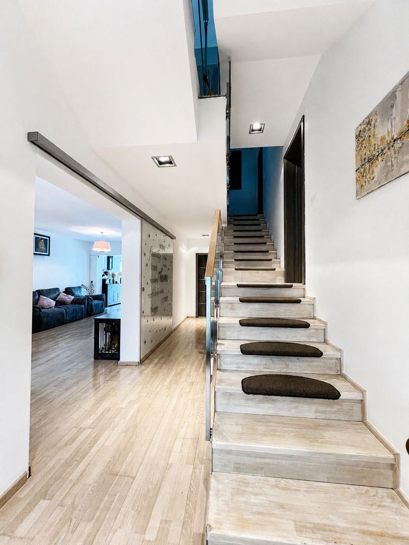 Vila cu 6 camere 4 bai, zona Spitalul Judetean, cu spa, garaj, beci - Poză 4