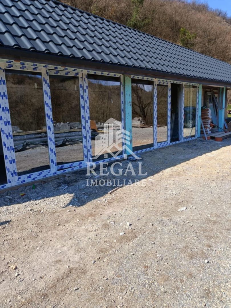 Proprietate cu potențial, într-un cadru natural de vis – 3581 mp teren - Poză 1