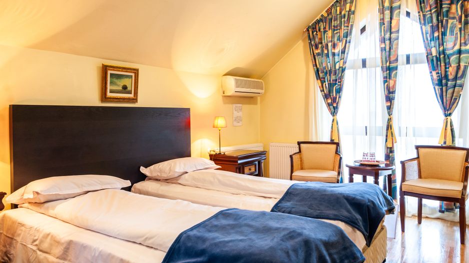 Vila 19 camere pretabila | azil batrani | gradinita | after school - Poză 6