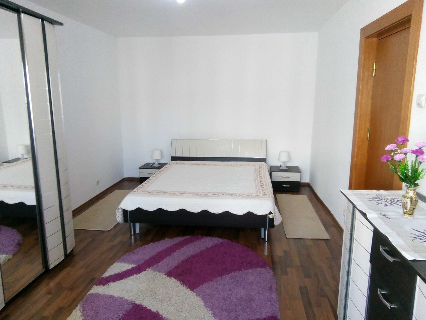 Se inchiriaza apartament spatios amenajat modern  1 Mai ( Ion Mihalache) - Poză 1