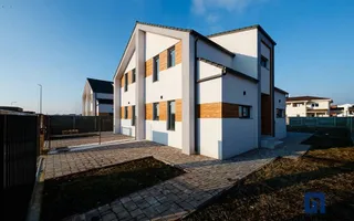 Duplex cu 4 camere si teren generos de 352 mp – Mosnita Noua - Poză 23