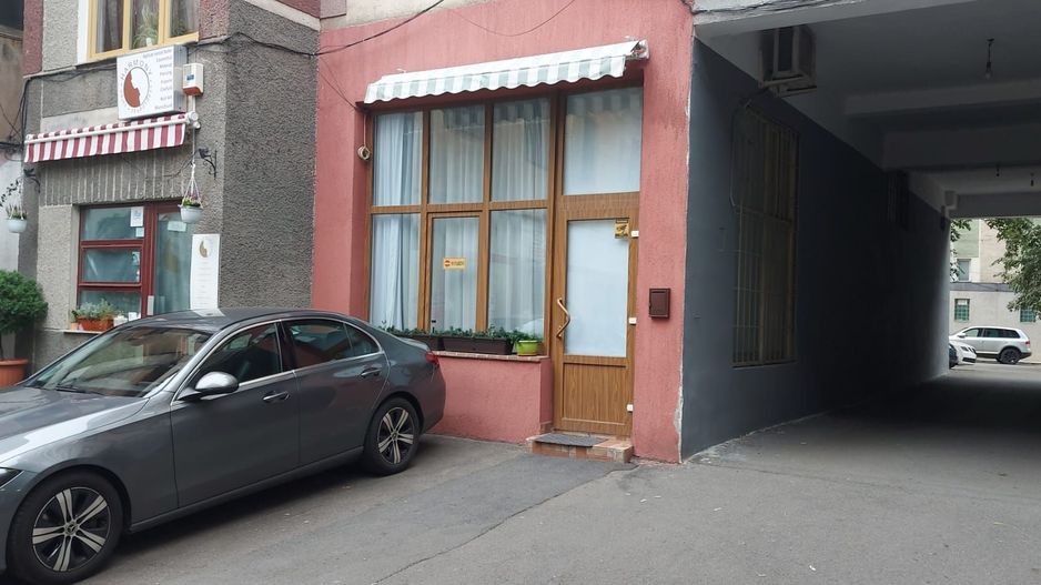 Spatiu comercial, ultracentral, Republicii, Oradea. 600 E/lună. Com 0 - Poză 1