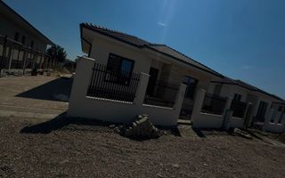 Complex de case in oriznt - Poză 1