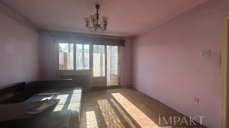 Apartament spatios, cu 4 camere in zona centrala - Poză 3
