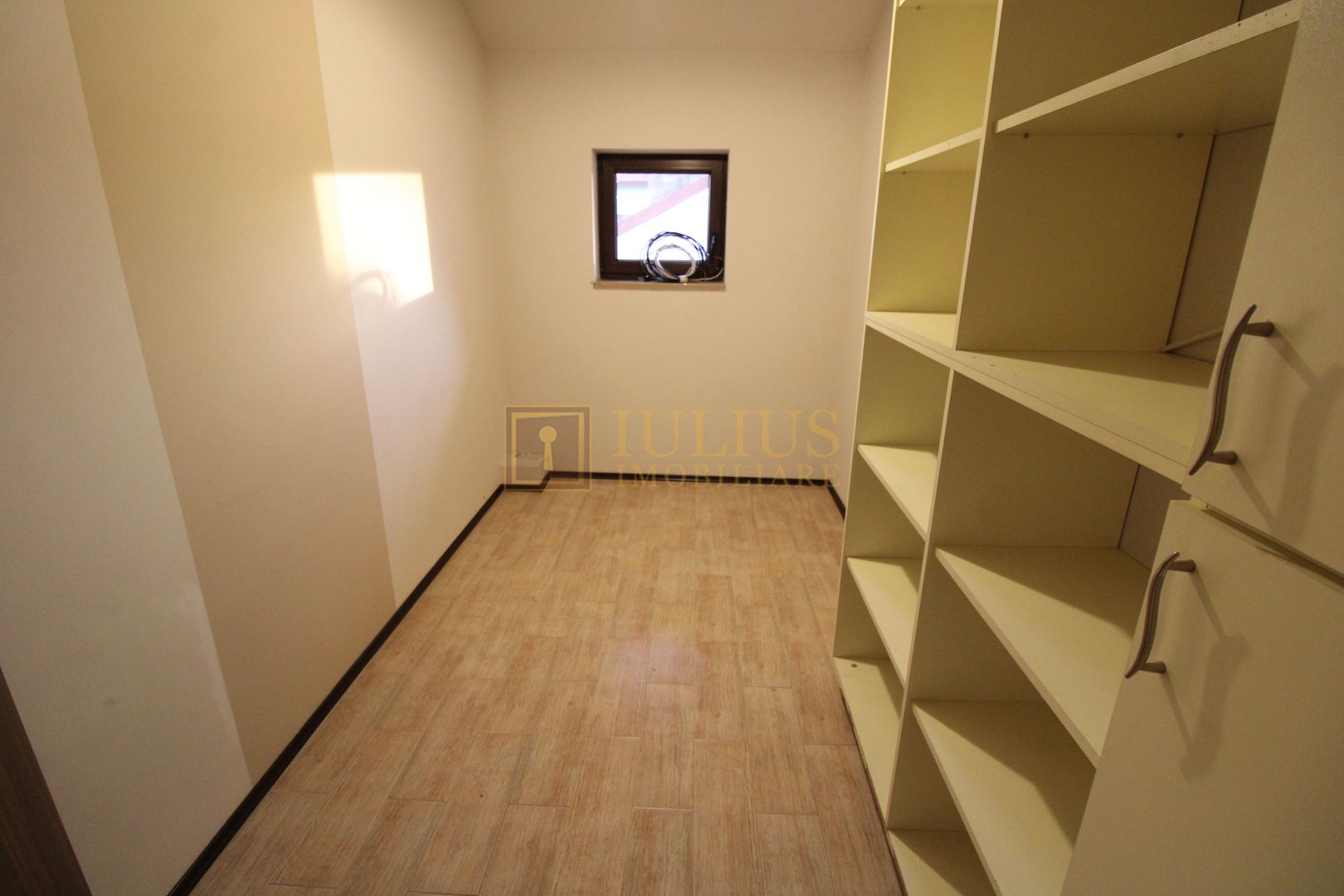 Zona Cetatii; 6 incaperi, ideal pentru sediu firma. - Poză 21