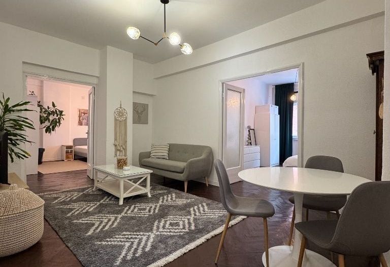 Apartament ultracentral 3 camere proaspat renovat - Poză 1