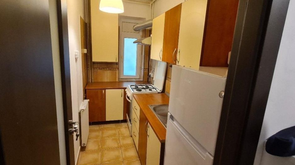 GARSONIERA PIATA SUDULUI, BUCATARIE INCHISA, MOBILAT/UTILAT MODERN - Poză 4