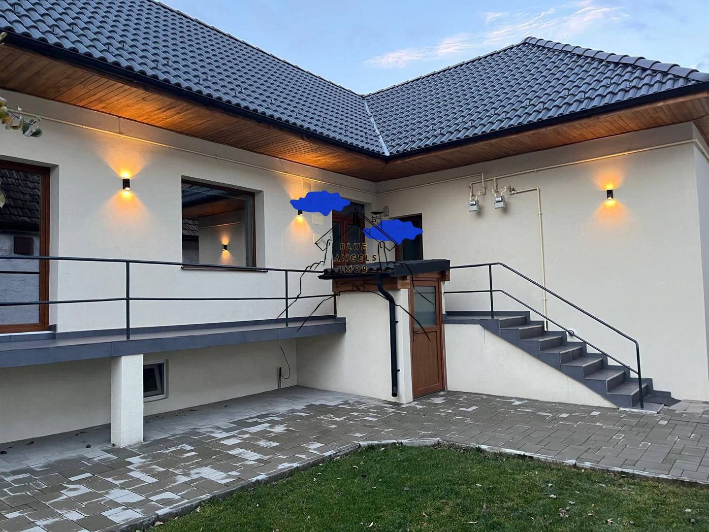 Casa recent renovata in zona centrala - cu loc de parcare si garaj - Poză 3