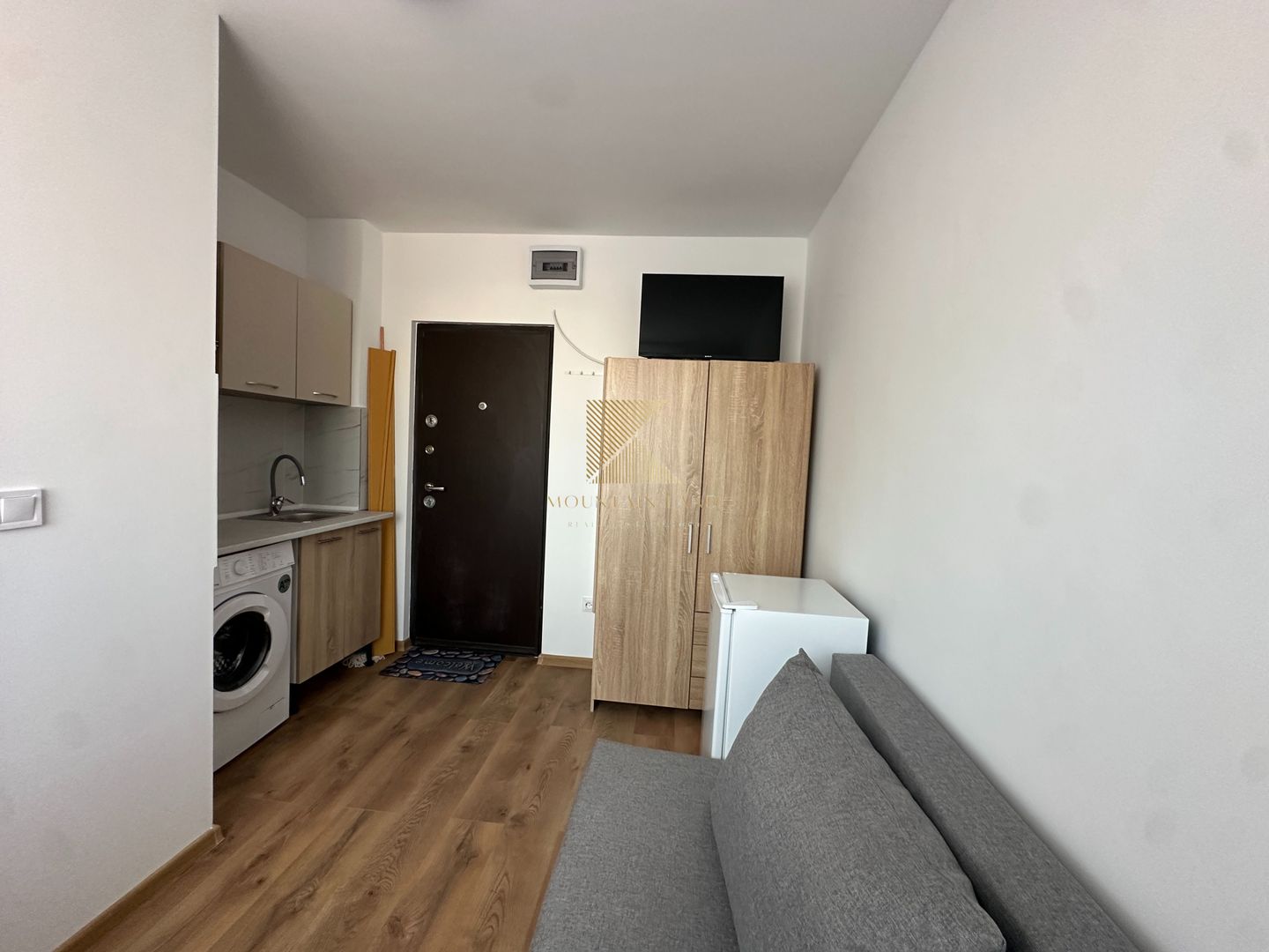 Camera cu baie, renovata complet, Str. Serii 2, prima inchiriere - Poză 1