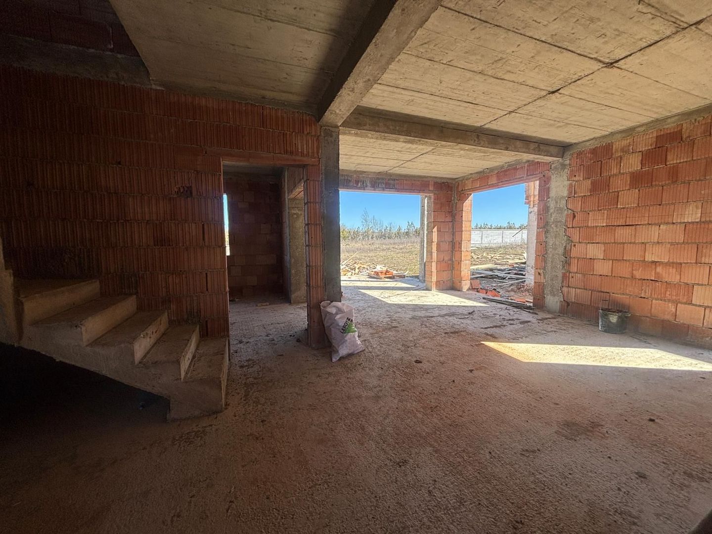 Casa MODERNA cu Garaj si teren 550mp - Poză 4