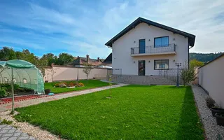 Somptuozitate in stil modern, 2 garaje, 3 terase, totul pe 1.000 mp teren - Poză 62