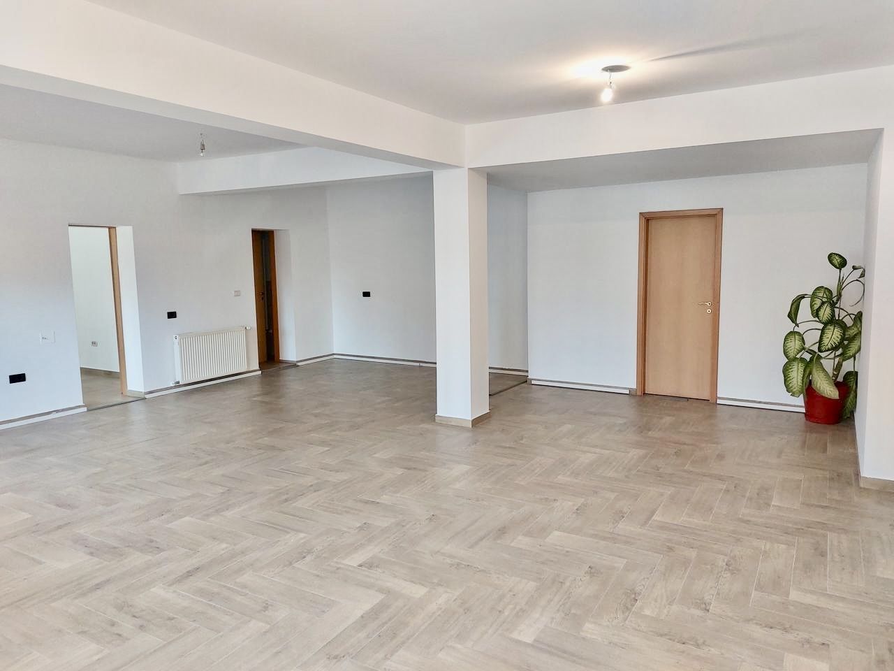 Birou 122 mp – parter, renovat, parcare inclusă - Poză 1