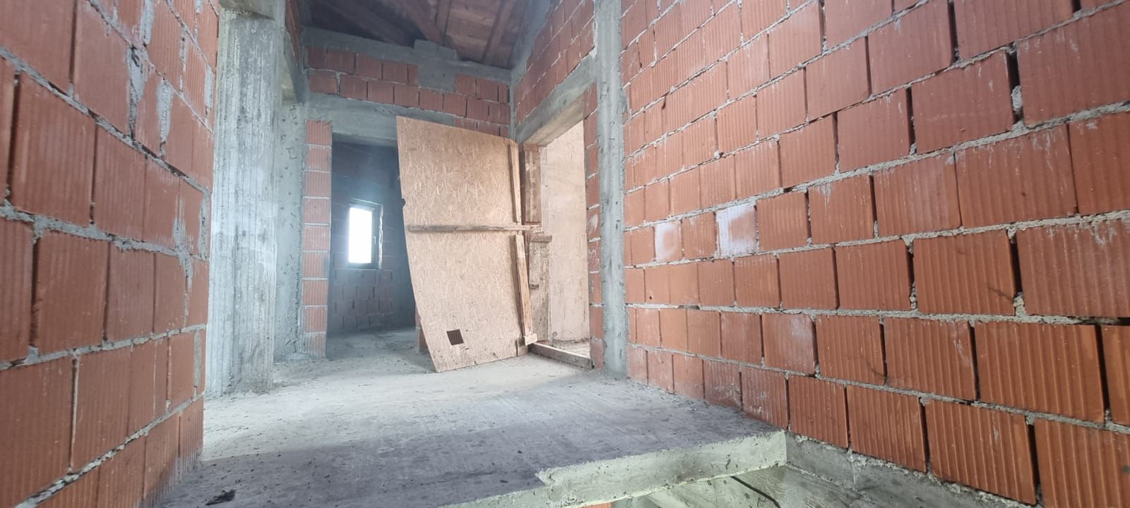 Casă la roșu în Brănești, oportunitate de preț - Poză 12