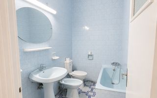 Apartament spațios cu 3 camere, 87 mp utili, 2 garaje, etaj 1 la casă - Poză 7