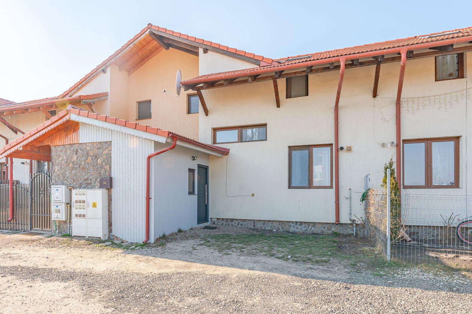 Casa insiruita compusa din 4 camere in Sanpetru - Poză 21